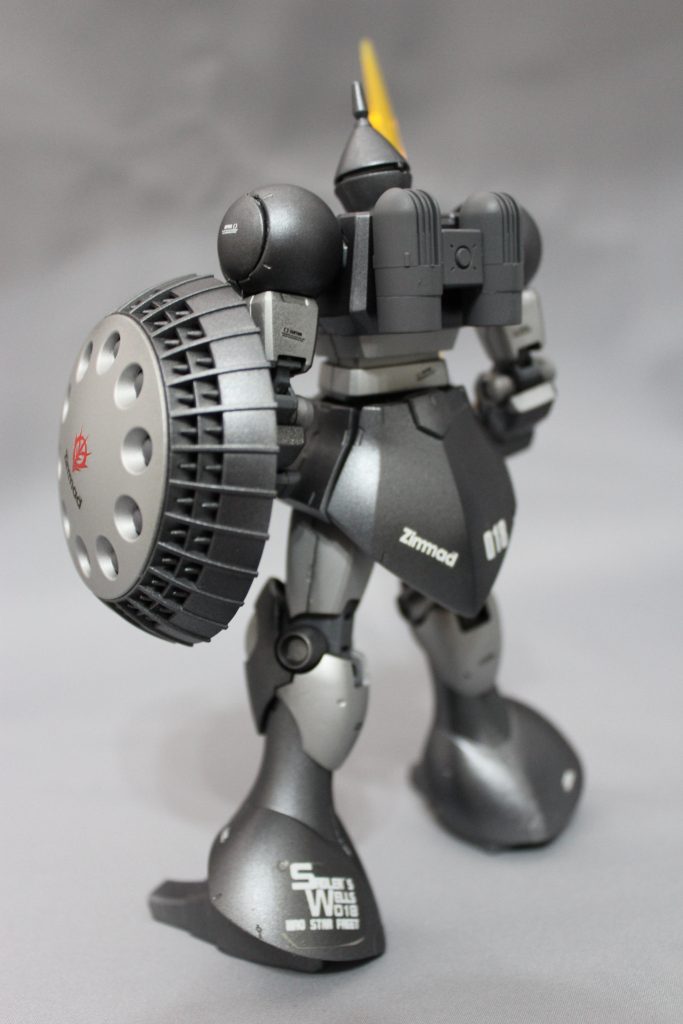 宇宙に戻ったまお大佐はモビルスーツだけでなく、三隻の巡洋艦が与えれている。ザンジバル級巡洋艦「サドラーズウェルズ(Sadler's Wells)」を旗艦にムサイ級巡洋艦「ヌレイエフ(Nureyev)」と「カーネギー(Carnegie)」の艦隊を編成し、通称まお艦隊(Mao’s StarFleet)の名で運用されていたが、ジオン軍の敗戦濃厚となった時期に旗艦を残し、残り2隻はアクシズへ脱出している。かなり前にオリジナルデカールを作成したので、その時のものを貼りました。粘着力が怪しかったですが、何とか貼り付いてくれました。