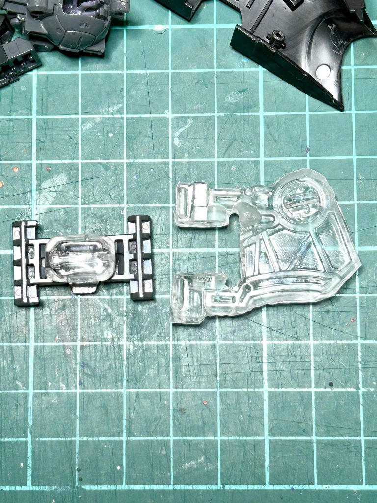 まず、仮組してみたらアクティブクロークの可動部分の部品が足りない💧幸い、ひとつずつの部品はあったのでお湯まる君でそれぞれ複製しました。