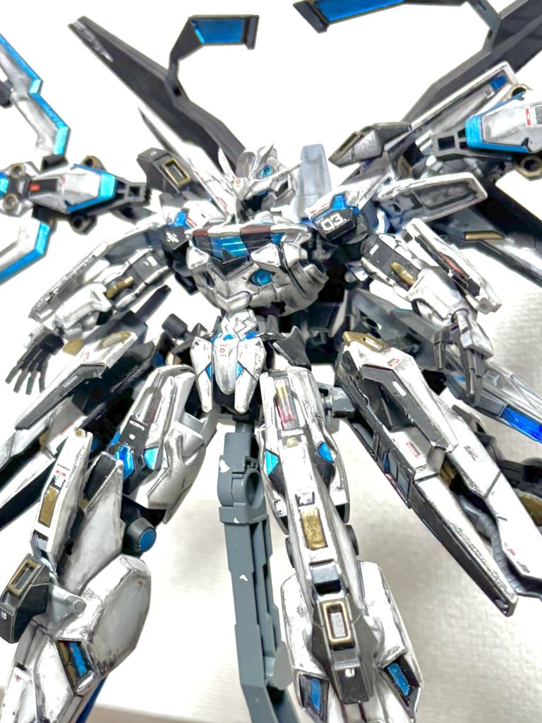 ガンダムクラウゼル･コンクエスタ(フルビットオンフォーム)コンクエスターユニットとビットステイヴ全てのリミッターを解除した形態。