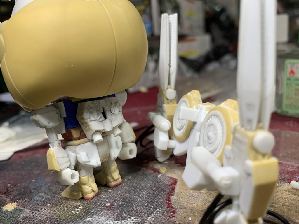 バックパックに長方形のポリパーツを仕込んでB装備を装着