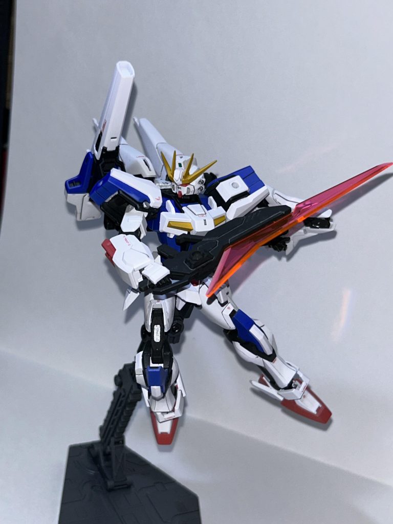 ライフルはそのままなのでサーベルモードにもなります。久しぶりに遠近中全てに対応したバランスの良い機体を作った気がします☺️