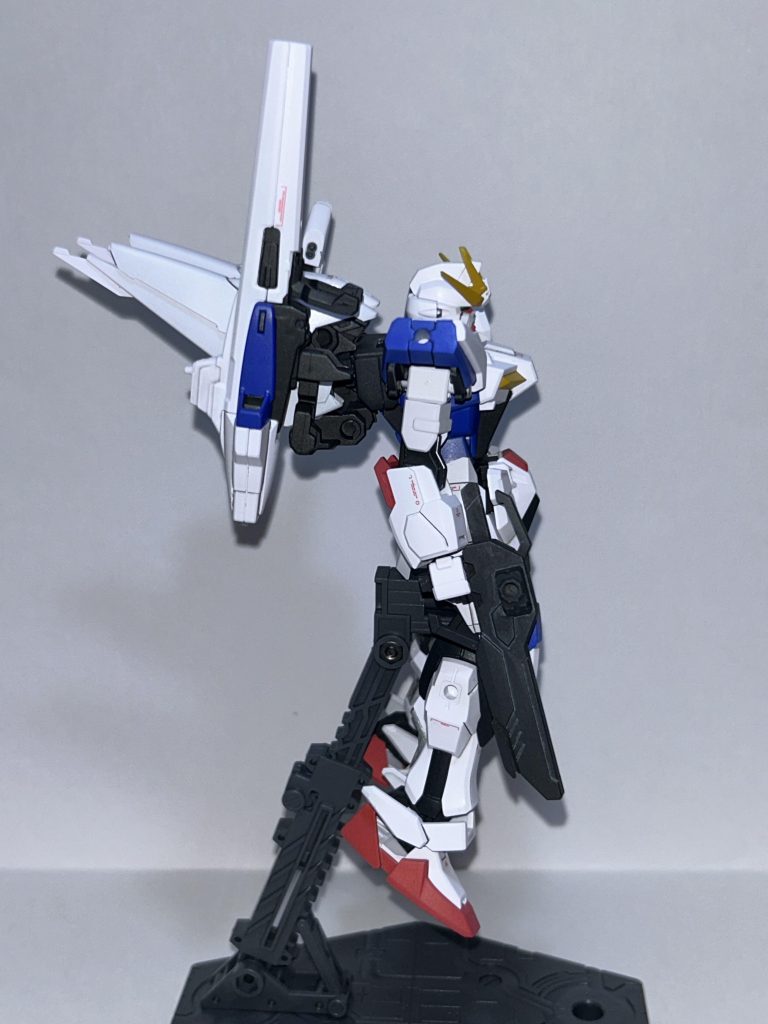 ストライク本体にある3ミリ穴のジョイントは埋めようかとおもったのですが、今後まだ追加パーツなど作りたくなるかもしれないので、一応そのままで、、、ですが塗装した後だと目立つので埋めておくべきでした😓