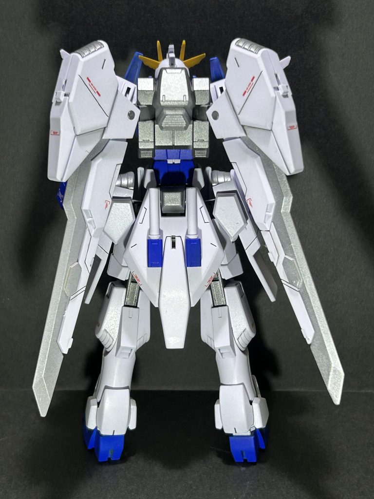 背面背面はデカールをサボりました、、、アニメ見ながらデカール作業していましたが、気付いたらアニメに見入ってしまい、1クール見終わるという😓