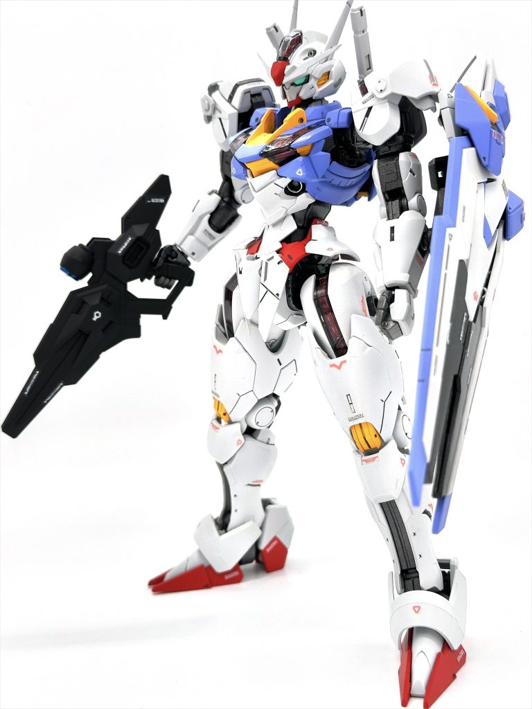 目はガンダムマーカーのメタリックグリーンで塗り塗り。 