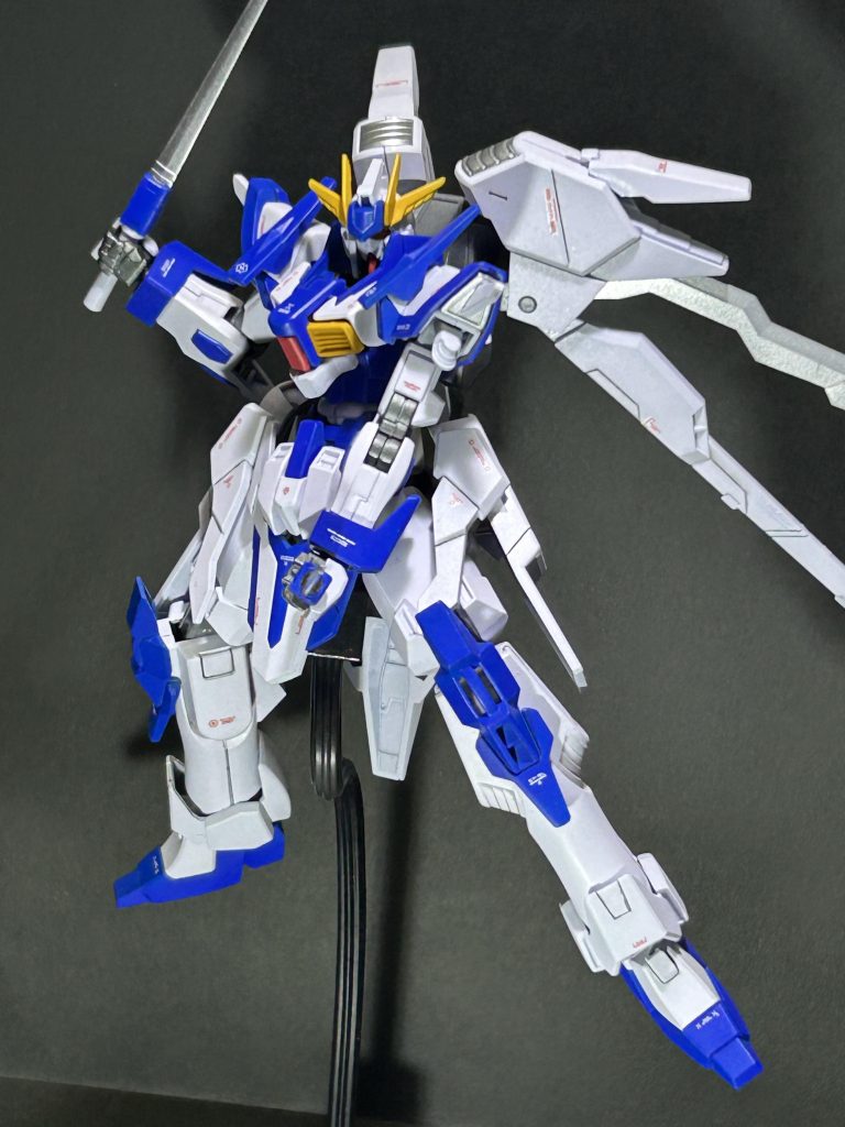 ポージング動かして遊ぶぞーと思って右腕を動かそうとしたら、肩関節がポリキャップではないので塗装した事で厚みがでて、全く動きませんでした、、、無理に動かすと白化し始めたので折れると思い右肩を動かすことは諦めました😭