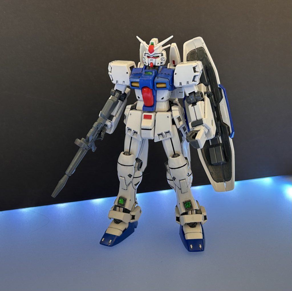 スネあたりのセンサーディテールは、合わせ目消しに失敗してデロデロになってしまったため、市販の四角バーニアを増貼りして誤魔化しました💦