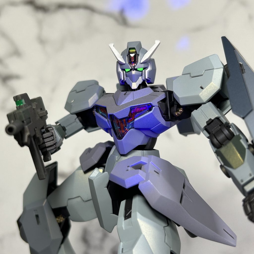 蛍光塗料で光らせてます。