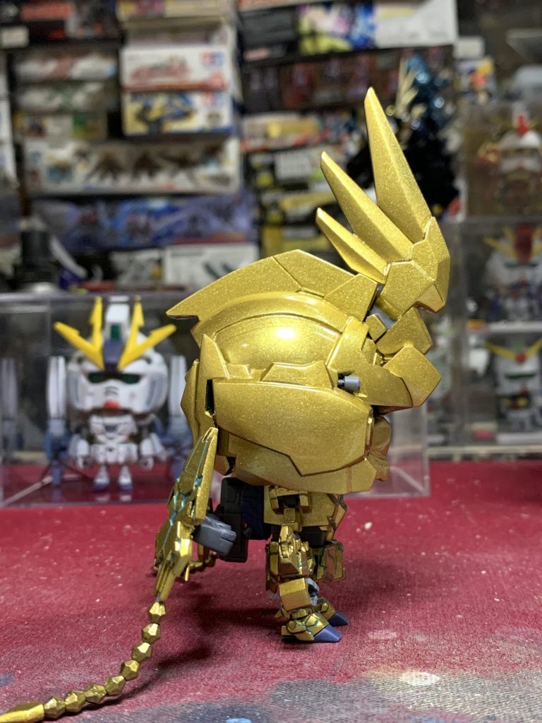 フェネクスユニコーン モードの立体物を持っておらずツノの詳細デザインがわからなかったので、アニメ、MG、RG等の画像を参考にして作りました。