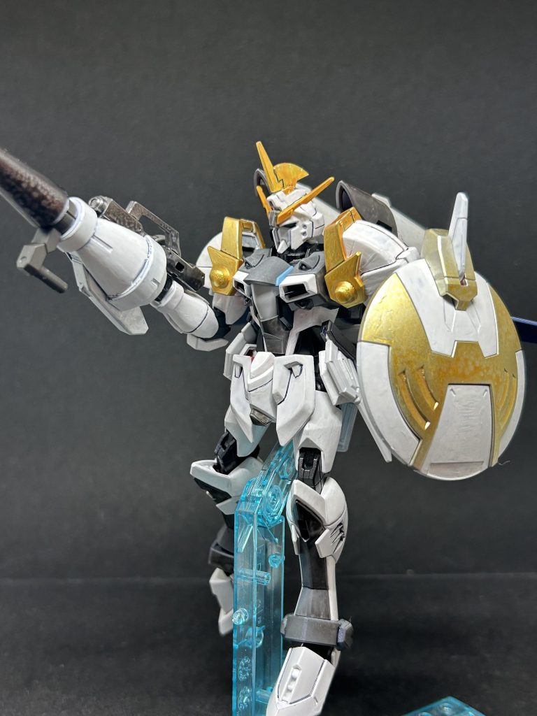 武器は某デジタルモンスターの騎士と似た感じにするために鉄血ウェポンを使用、盾はジャスティスナイトのをイモータルジャスティスに付けれるようにしました。