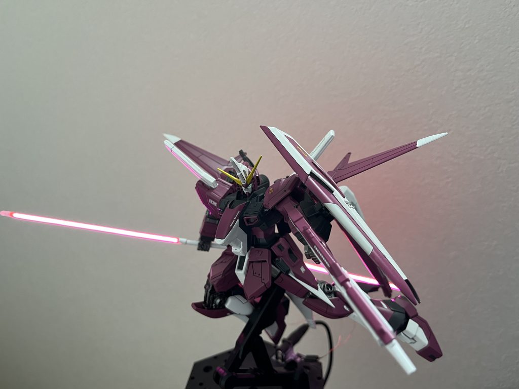 全体像です。ビームナギナタフレキシブルLED30mmを3mmプラパイプに入れつなぎめはUVレジンを流し込み補強(何度か折れました、、)