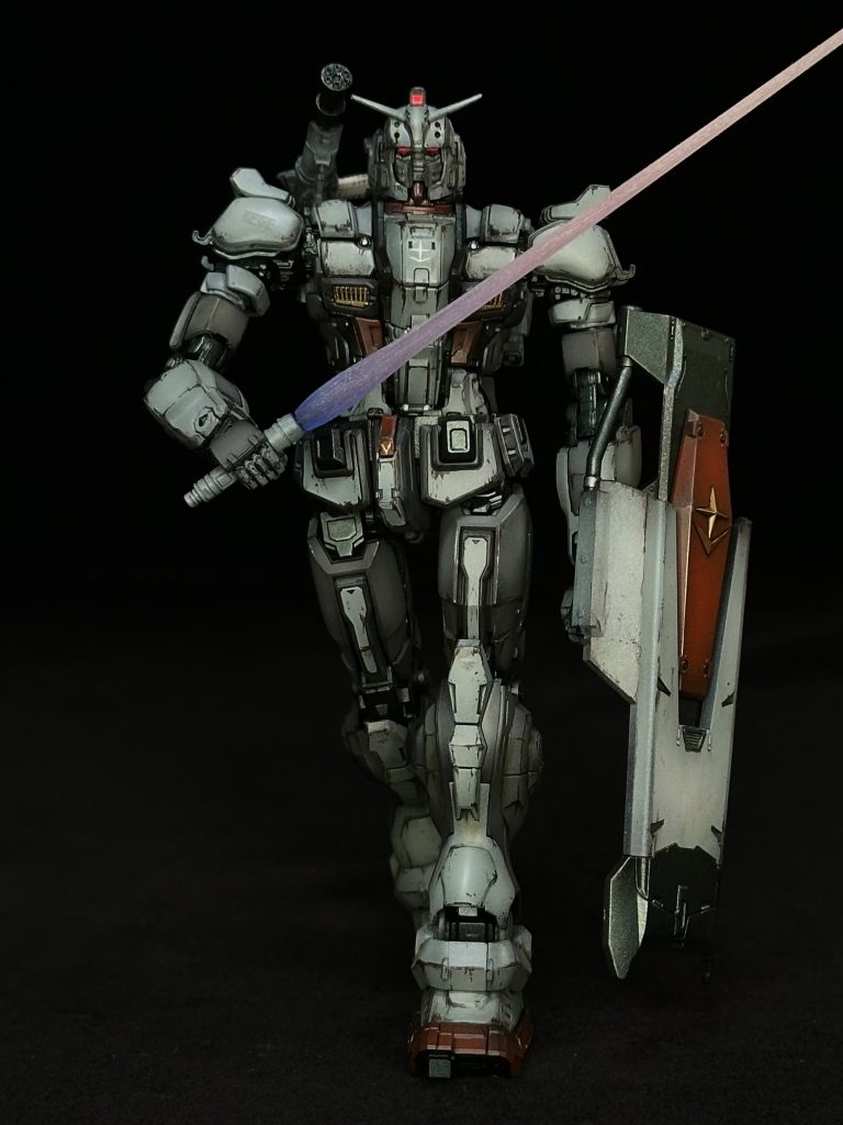 ブラックライト無しで黒立ち上げでベースとハイライト色を塗ってチッピングを手描きしエッジを強調しました。