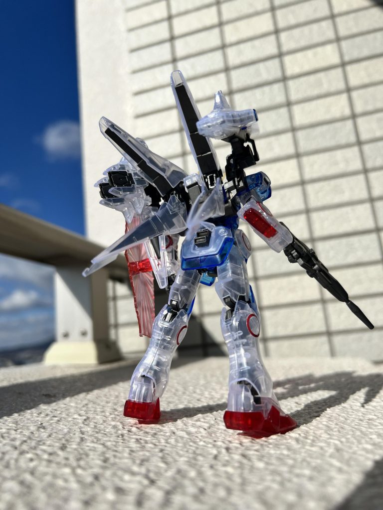 背中のバックパックが重くて自立がムズイです。