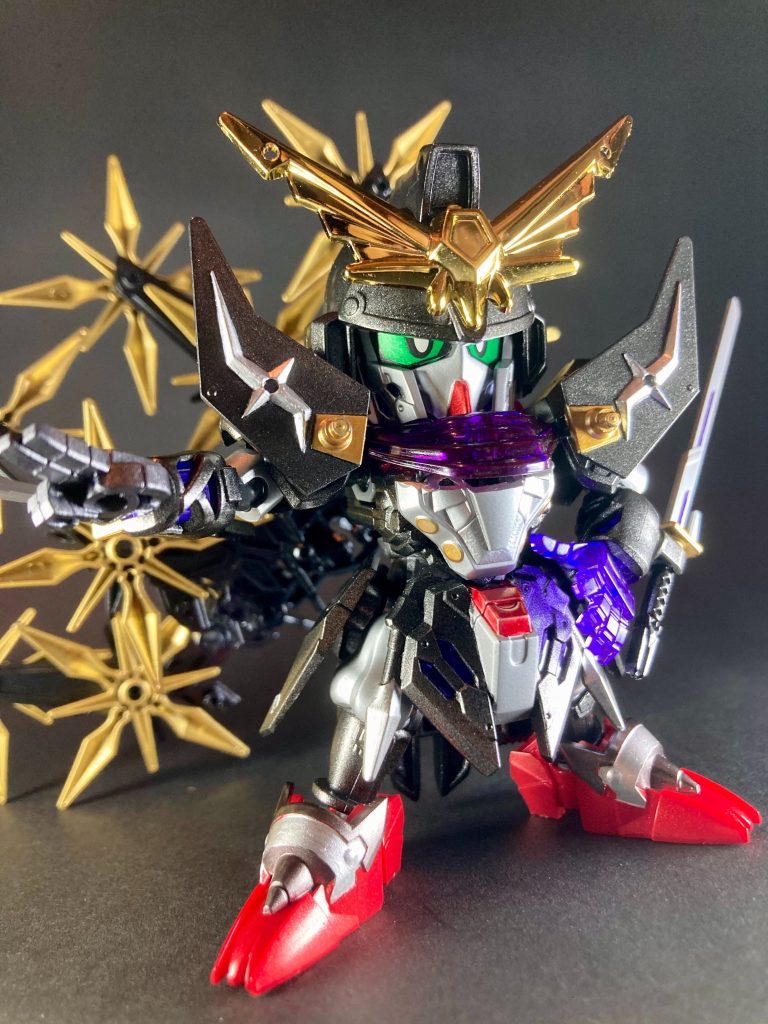 【伊賀忍軍頭領】半蔵ガンダムシュピーゲル伊賀忍軍・服部党の当主。ムシャワールド史上最も有名で偉大な忍者。戦国乱世に忍びの術の全盛期を現出した伝説的な存在で、佐助や才蔵、隠密エアリアルらの大先輩にあたる。諸国より選抜された精鋭忍者集団を率いて変幻自在に暗躍し、現在は東海の大名・徳川家康ガンダムの直参として雇用されている。