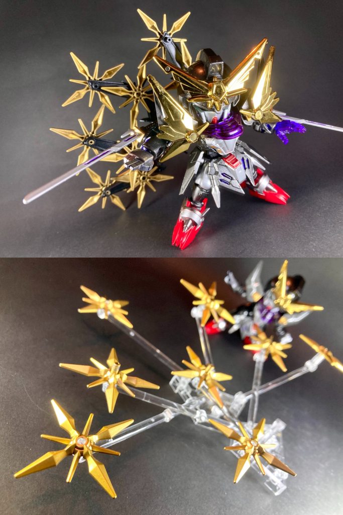 [シュピーゲル武零斗]両腕に装着する忍者刀。俊敏で変則的な二刀流の太刀筋！必殺技は、両刀を展開し独楽のように高速回転する奥義・疾風怒濤(シュトゥルム・ウント・ドランク)[百烈手裏剣・飛影]背部大型手裏剣ユニットに搭載する無数の強化手裏剣。あらゆる間合いから無尽蔵に投擲し弾幕を形成する！