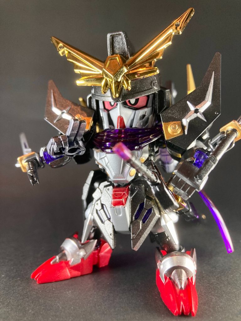 ［二代目半蔵ガンダムシュピーゲル］初代半蔵と容貌が瓜二つな、息子で二代目の半蔵。老齢の父を継ぎ、どこかのタイミングで世代交代したらしいが、あまりによく似ているため主君の家康ですらしばらく気付かなかった。本人曰く生粋の忍者だった先代と異なり、自分は「忍者でなく武者」と主張している。