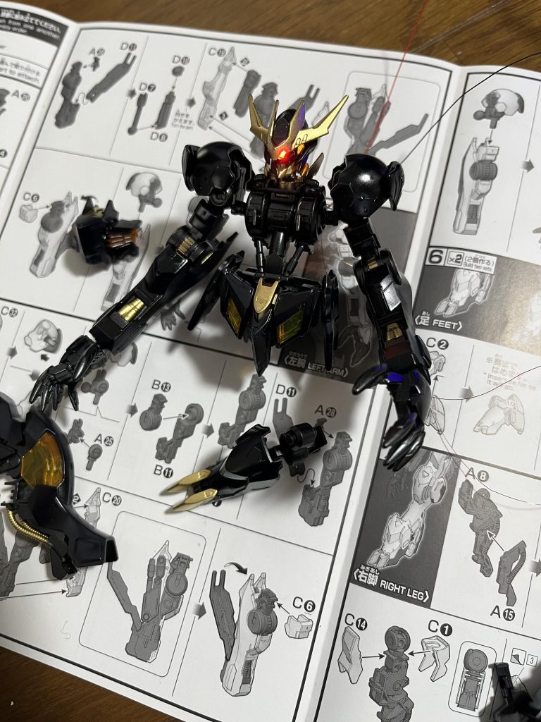 パーツのレジン複製が面倒くさかったのでモノアイにしました。意外と似合っていると思う…。