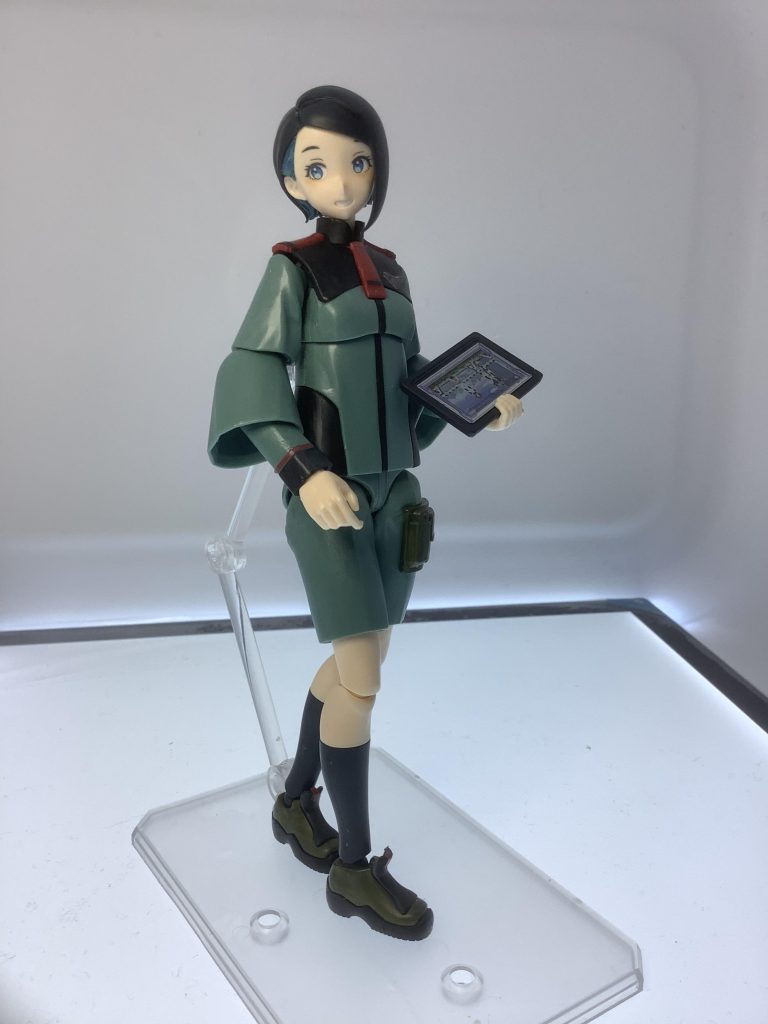 デカール貼りに血眼。なんとかうまくいったかも。部分塗装と全体にパールコートを筆で。