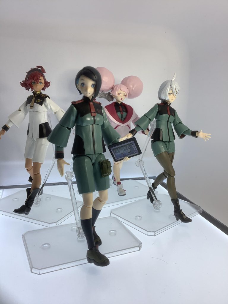 4人揃いました。とりあえず並べてみて、いろいろと考えてみます。