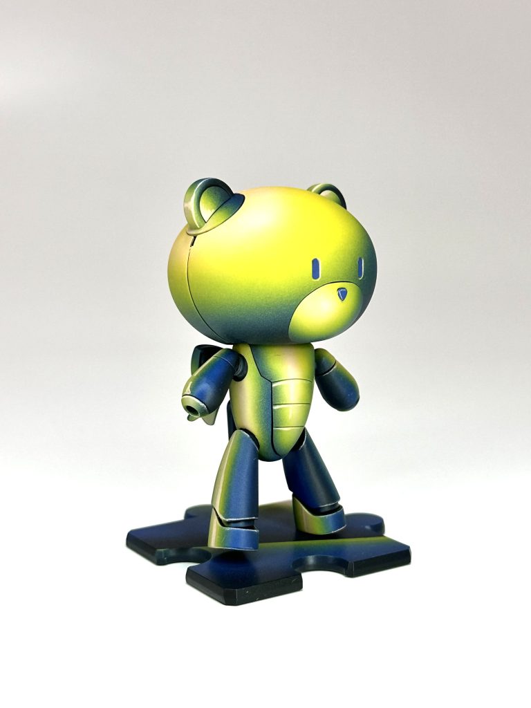 青から黄色のグラデーションをやってみたくなり試してみました。中間色にグリーンを塗ってます