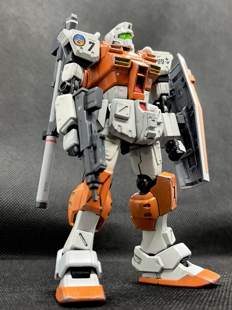 お次はキットに付属の「ブルバップ・マシンガン」を持たせましたやはりしっくりきます。