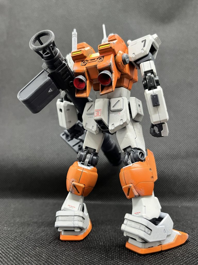 バズーカを持った後ろ姿もマッシブでたまらん