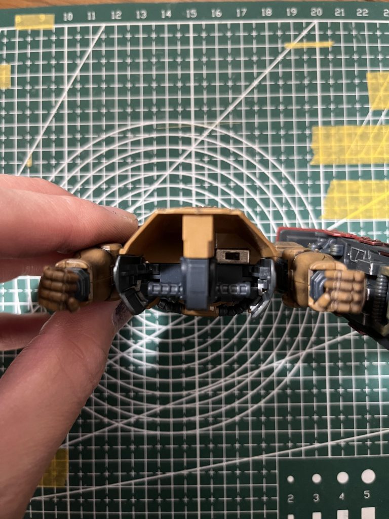 スイッチはリアスカート裏にあります。