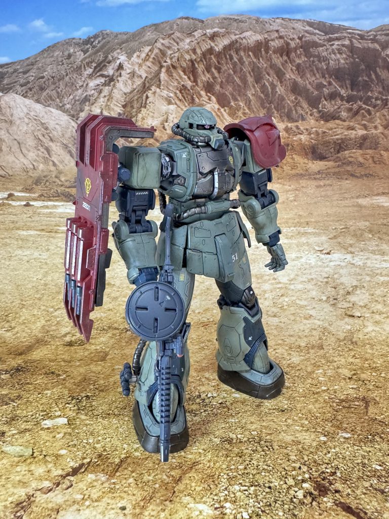 一部成形色を残しつつ、量産機カラーの緑に仕上げています。ソラリ機の特徴的なアンテナはあえてオミットしてつるつる頭にしています。