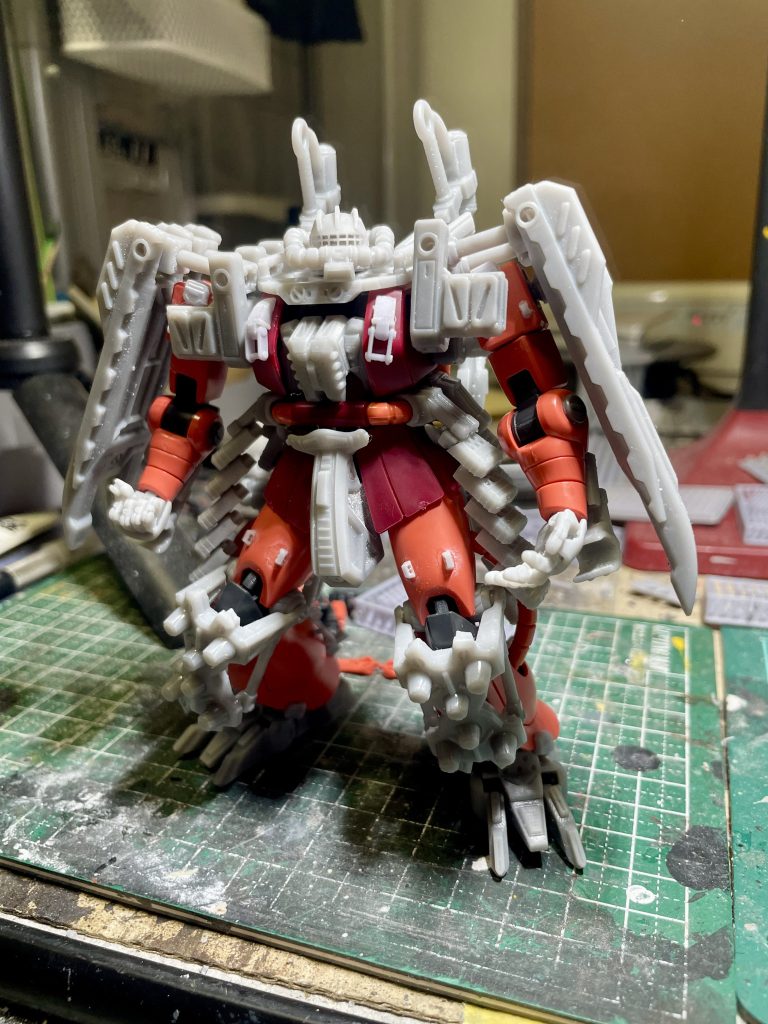 結局膝アーマーもごつく。腰や股にもアーマーを増設じゃ。