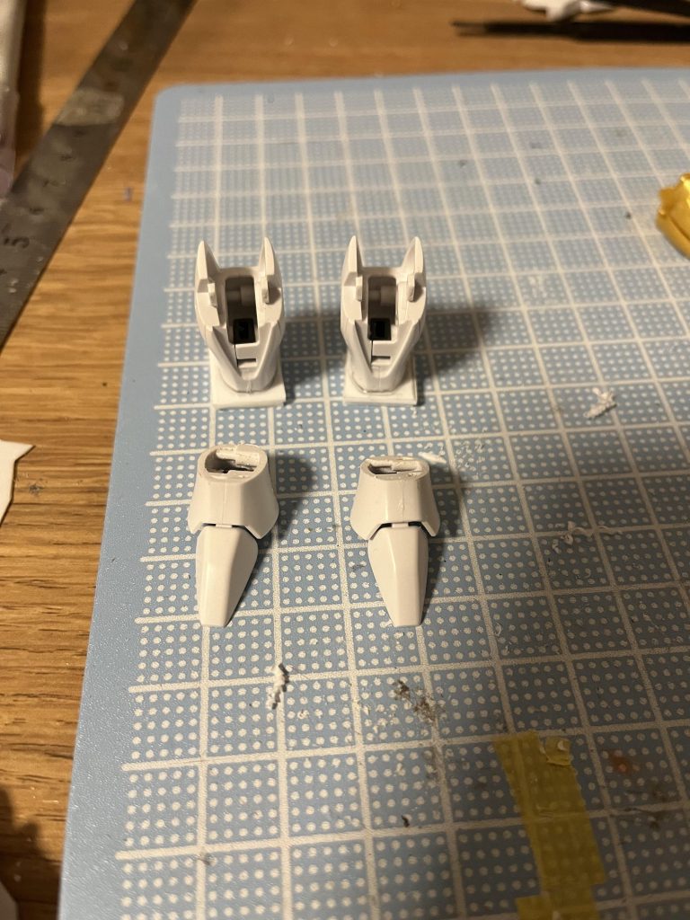 足は太もも1.2mm 脛2.4mm延長してますV系では定番工作の足の付け根の角度変換も行っています