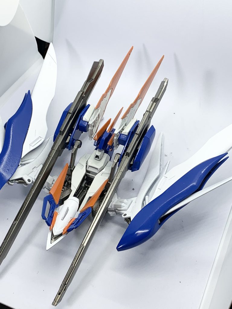 叢雲劾が目をつけたのはエルザが駆るアストレイノワールDとの戦闘時、デスティニーシルエットRを用いた敵機の推進力と機動性であったエルザのアストレイノワールDとの戦闘データ及び、カイト・マディガンの協力をもとに彼が所有するデスティニーインパルスRのデスティニーシルエットRのデータを用いて劾が自ら再設計を行って完成したブルーフレームDから頭部、腰部、バックパックのドラグーンをデスティニーシルエットR側に配置する。これによりデスティニーシルエットD（ドラグーン）と呼ぶ様事になり、これを装備した際の呼称をプルーフレームD.Dとしたヴォアチュール・リュミェールによる推進力意外に支援機状態でもドラグーンが使用可能であり戦いの幅を広げることを目的とした尻尾の様に伸びるソードドラグーンはテールスタビライザーの役割も持ち、ヴォワチュール・リュミエールでの高速機動時の姿勢性安定に一躍買っている