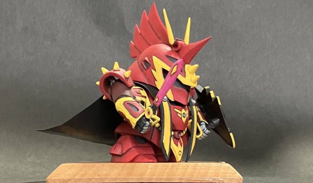 盾が気持ち悪い曲がり方をしているように見えるが、この角度からは見ないので問題はありません。