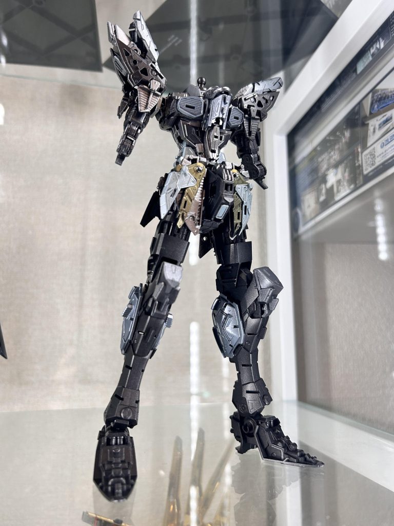 胸部、肩部、腰部にMGEXを使用し、頭部、前腕、脚部はMGジャスティスを使用しました。