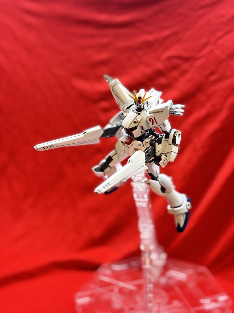 富野由悠季の世界展のアレ風に。胸のダクトをメタリックブルーとかに塗ればよかったな、と作り終えてから思いました。