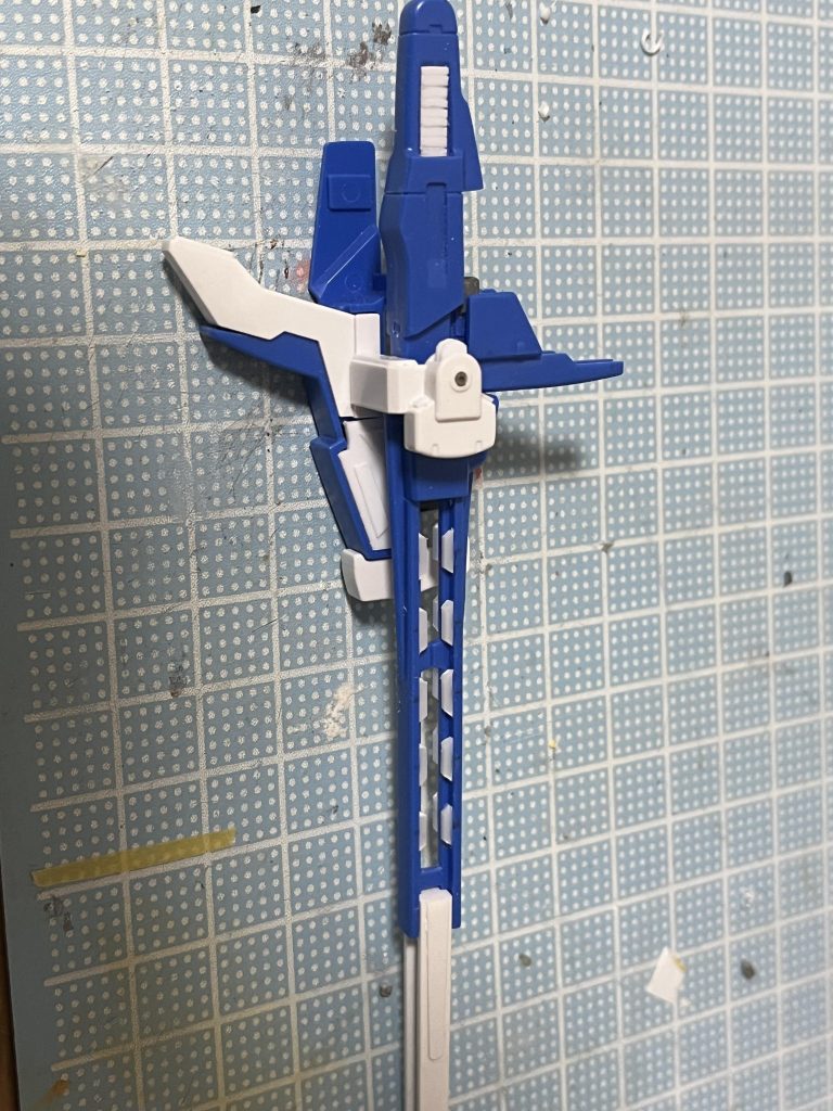 他のモデラーさんの作例、MG版を参考にディテールアップを行いました