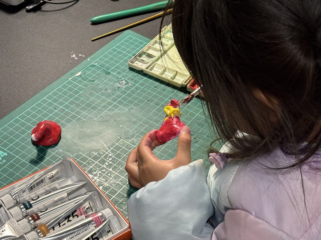 プレゼントもしっかり塗装😊