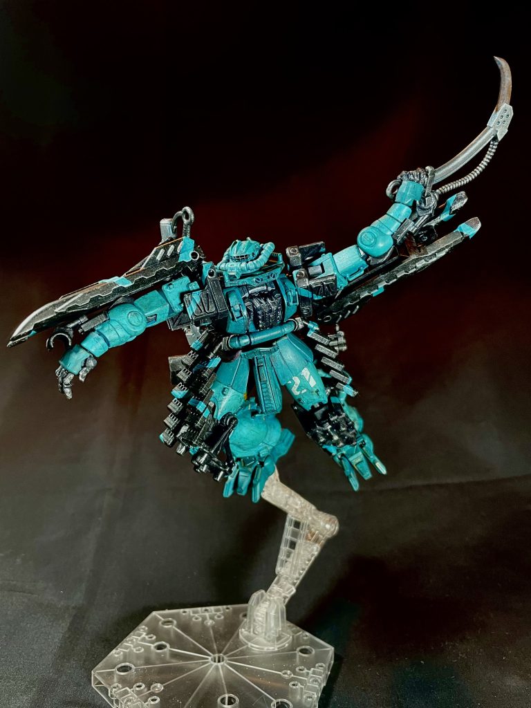 飛び掛かり切り裂くイメージで！