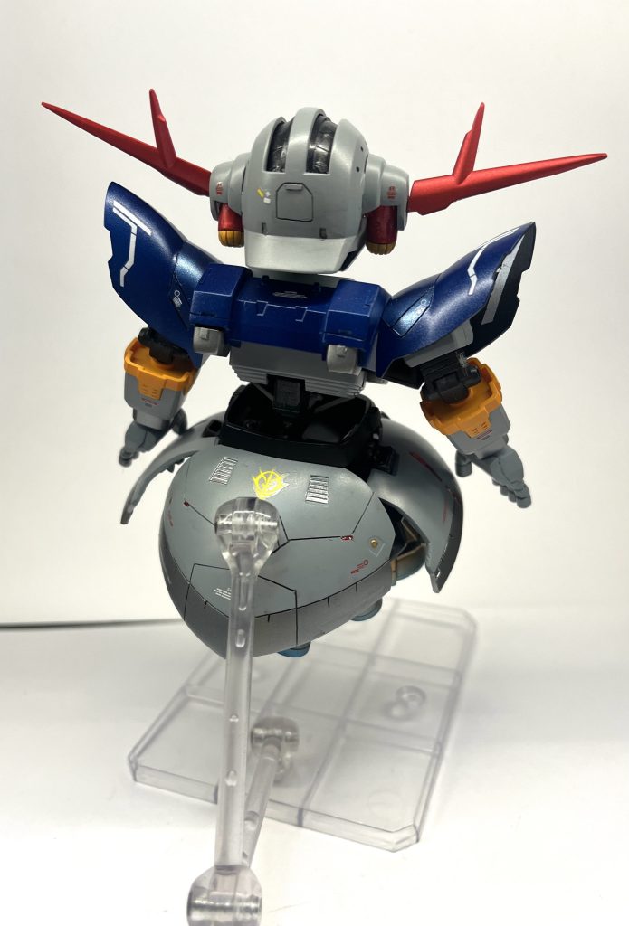 見づらいですがポイントは胸部、頭部コックピットの再現ですねシャアが乗り込んで、脱出する場所はちゃんと作らないと!