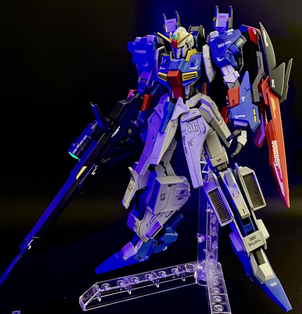 ピコーんさせましたビームライフルの照準を蛍光で塗装した後に市販のクリアパーツで塞ぎました。