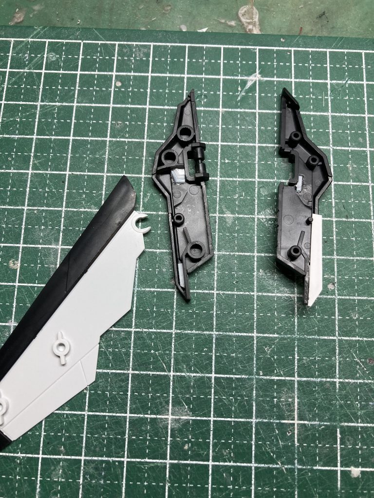 合わせ目は塗ってから消す正攻法のほうが絶対楽です。この方法はオススメできません。