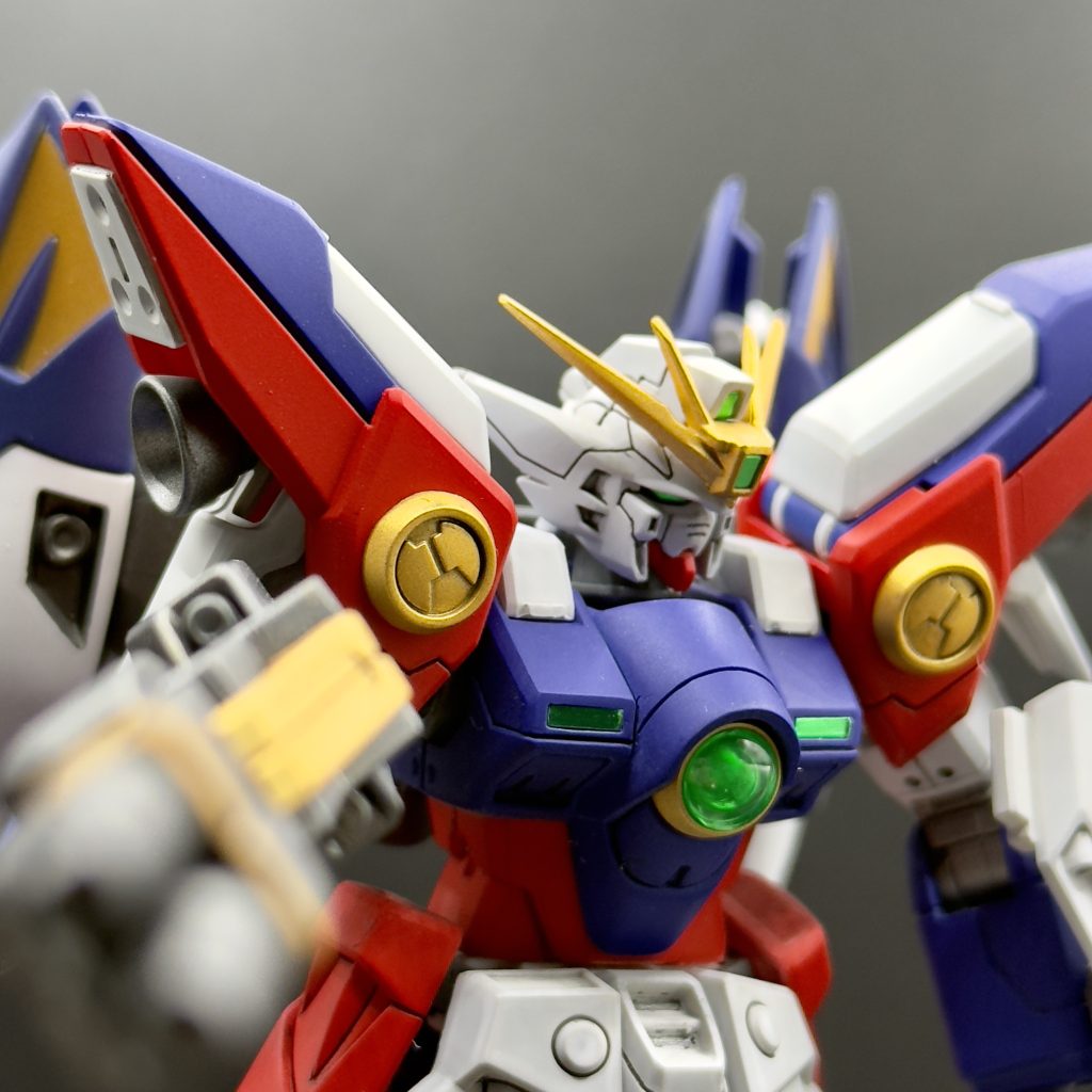 いつも迷うのですが、今回センサー系は付属のシールを使用。ハセガワフィニッシュシートや、ハイキューパーツのオーロラシールを付属シールの上から貼って、そのまま使用することが多いです。まあでも今回はそのまま貼ってるんですけどね笑