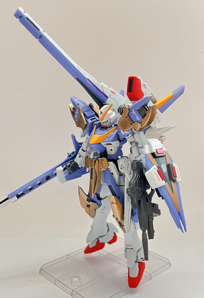 メガビームキャノンの根本も発射前を再現のつもりで紫のラピーテープ貼ってますシールドもMG式の赤いところ（名前がわからん）にマウント形式に変更、ネオジム磁石仕込みました写真撮影時に物干し竿の白部分塗り忘れに気づきましたが時すでに遅し😭