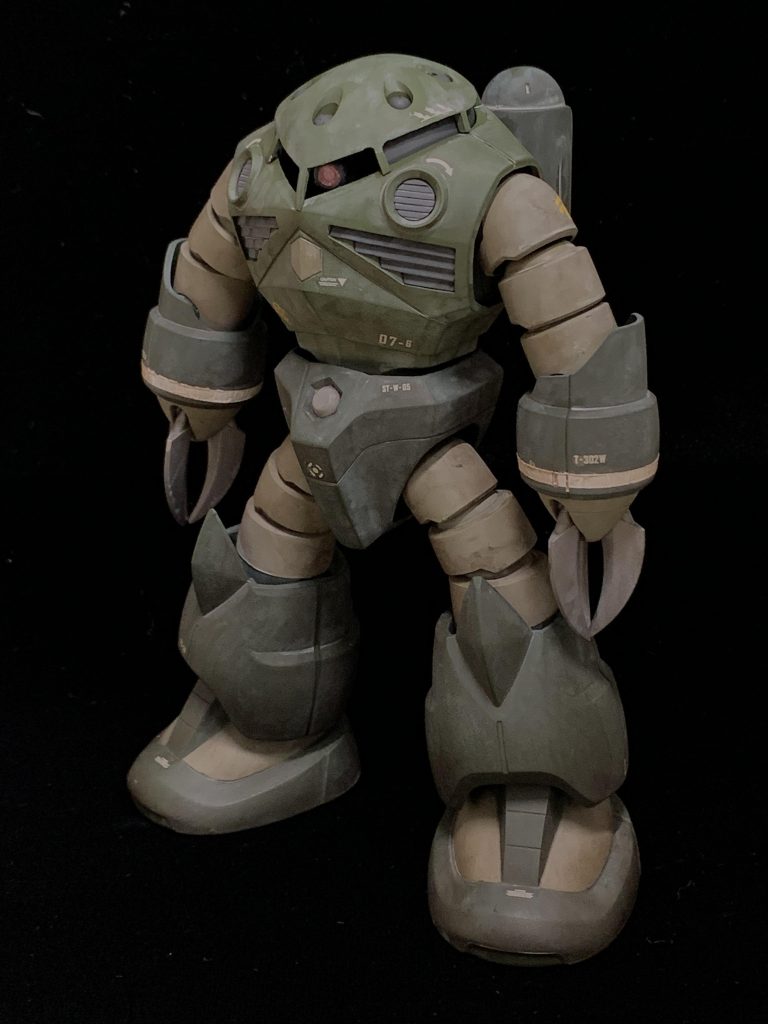 腕部のラインは後から描き足されたのではないかと思い、筆塗りで少しムラを残しながら塗ってみました。腰部の凹みにはWAVEの台形チップを取り付けました。