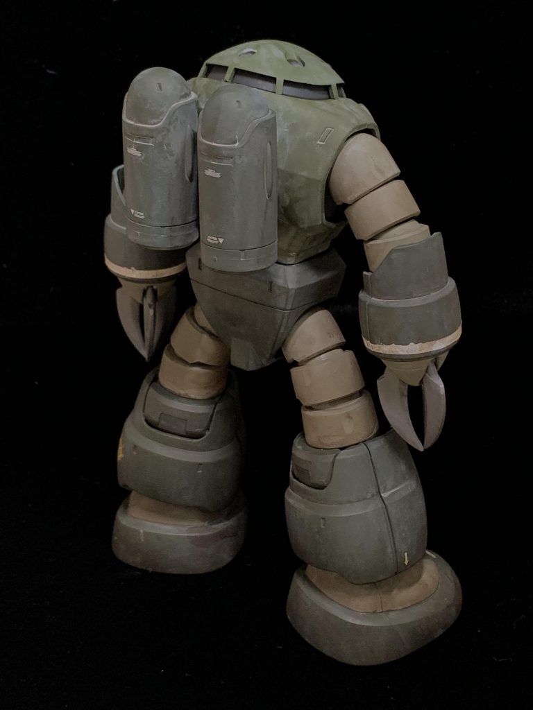 背面から。以下、簡単にポージングです。