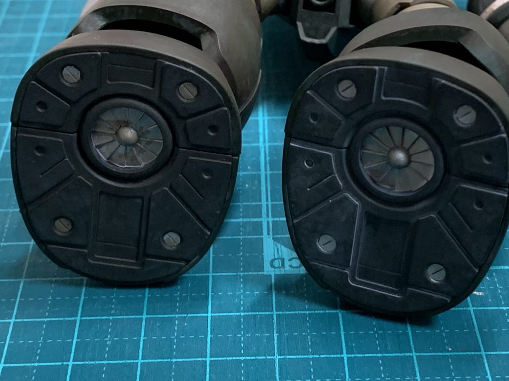 足裏も塗り分けました。