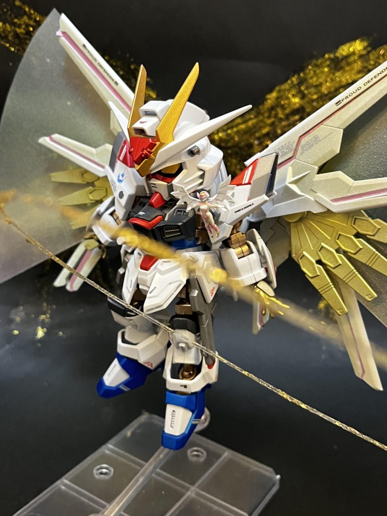 総裁っぽい人は遠目でみてあげてください笑メットの形状再現は諦めました🥲光の翼定番になったガンマカEX塗装したプラシートと背景を100均の画材などで制作、こっちの方が大変だったかも(zaku-kao4)