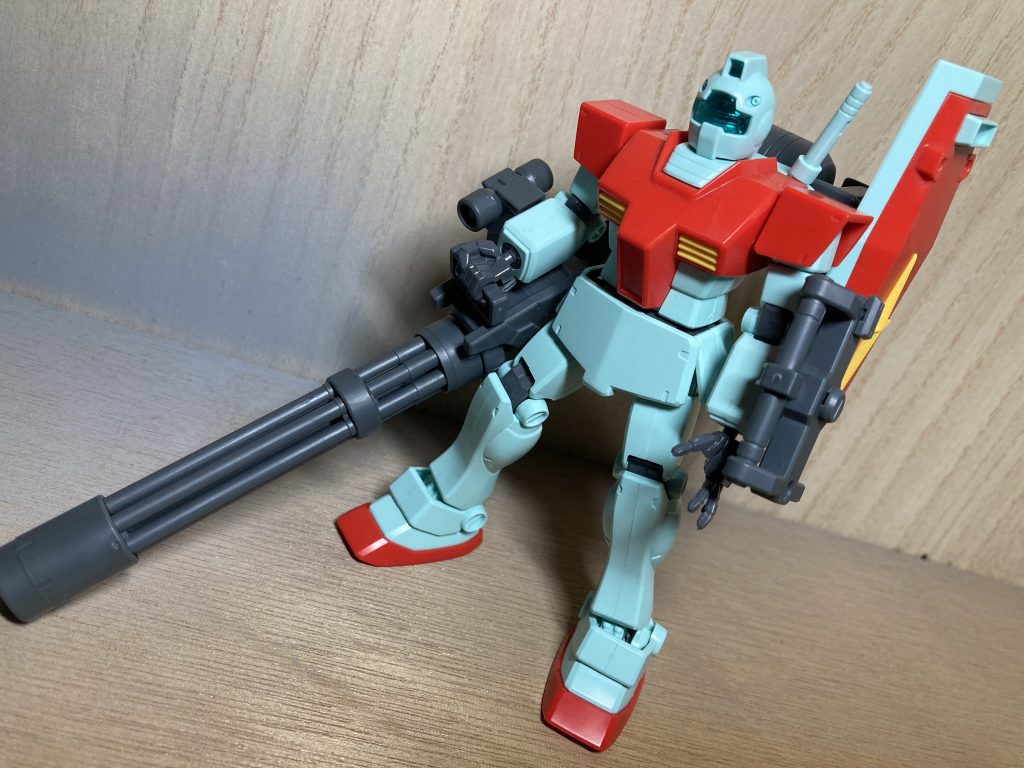 設定武装は1.ビーム・サーベル2.ジャイアントガトリング3.シールド4.近接専用特殊シールド（左腕部に装備）↑ヒートホークなどの近接武器の防御に特化したシールドで、耐久試験ではヒートホークの直撃に10回耐える性能を示した。本来のシールドより小型で取り回しも良く、火力を重視した分機動性が低下している本機にとって貴重な防御手段となっている