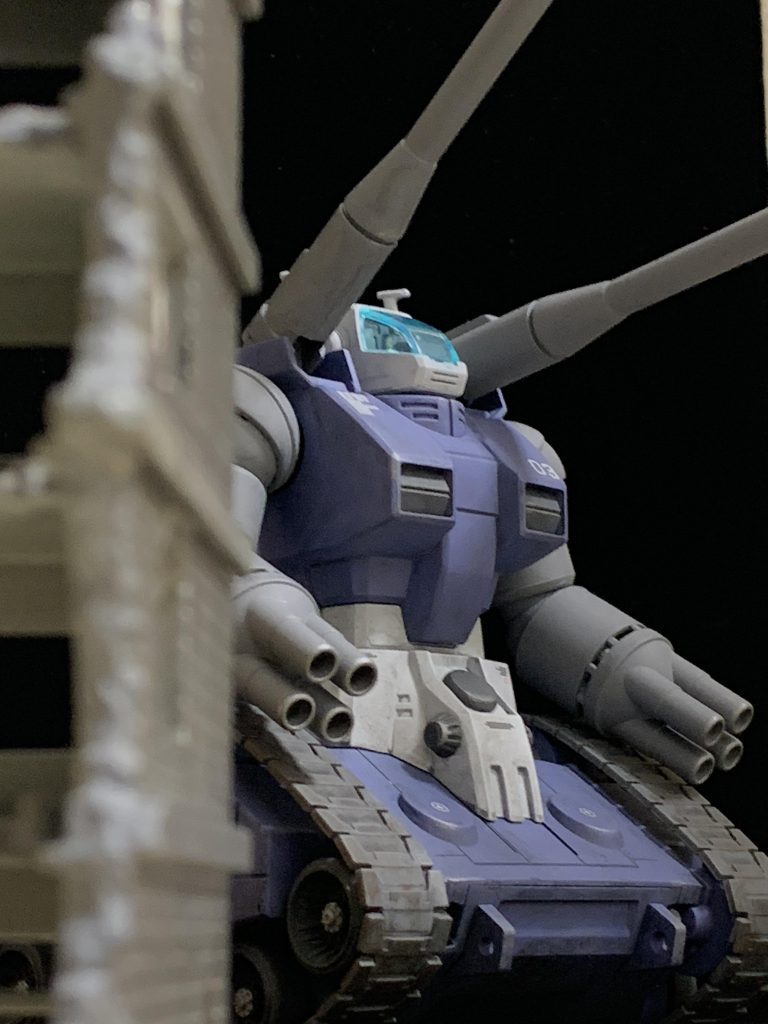 最後は市街地戦イメージで〆。長丁場でしたがご覧いただきありがとうございました。最後に、本年も大変お世話になりました。皆さまの素敵な作品をたくさん拝見できましたし、いただいたコメント・いいね等大変励みになりました。来年もどうぞよろしくお願いいたします。よいお年をお迎えください。＜カラーレシピ＞本体ホワイト：ファレホメカプライマーグレー本体グレー：ファレホモデルカラーミディアムシーグレー本体ブルー：ファレホモデルカラーオクスフォードブルー：メカプライマーグレー＝２：１＋ファレホメカカラーブルー数滴タイヤ等グレー・下地：ファレホプライマージャーマンパンツァーグレーシルバー部：タミヤエナメルクロムシルバー