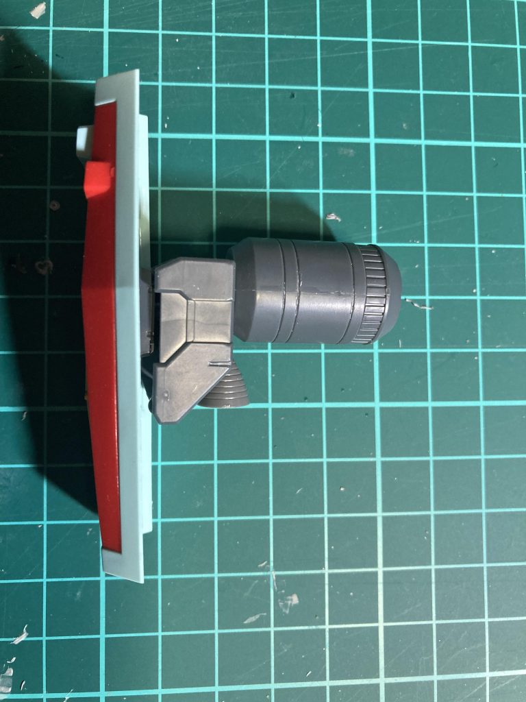 バックパックの追加ラック部分には、ブースターを一基増設。これで少しは機動力低下を抑えられると信じたい