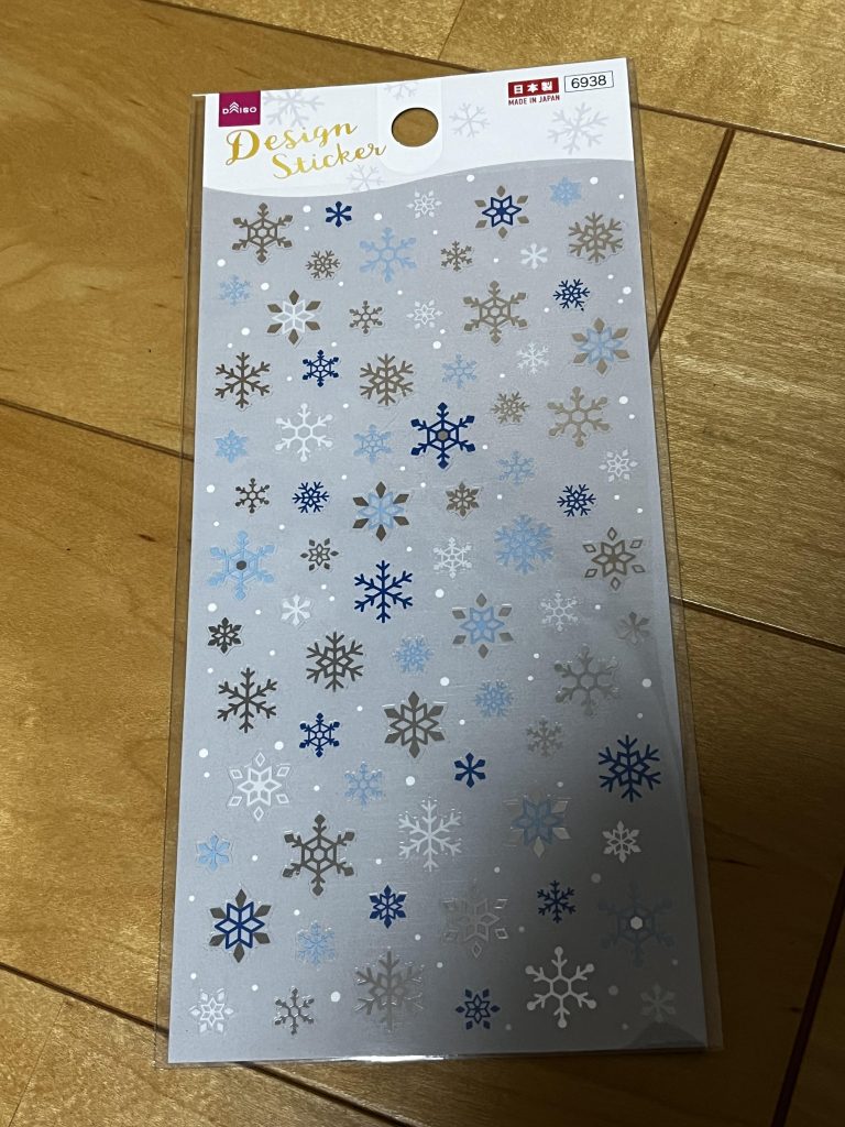 雪マークのデコレーションはダイソーのシールを使用