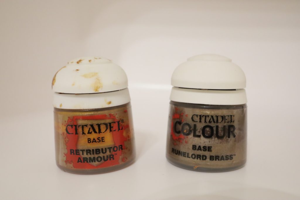 金色の部分は2色で塗り分けしてみました。